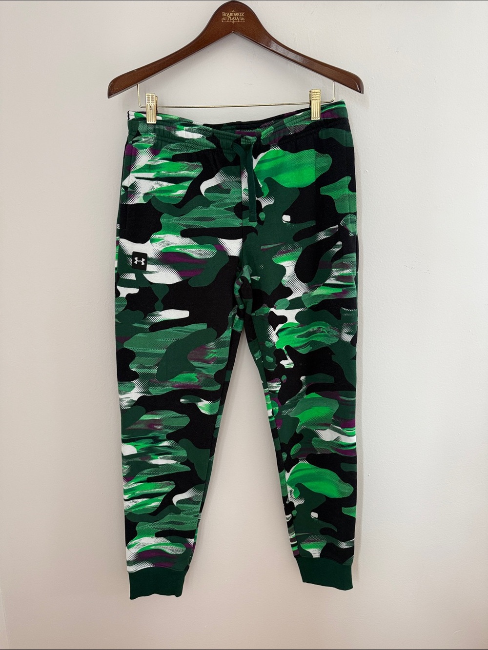 Under Armour Youth XL Green Camo Jogger Pants for Kids